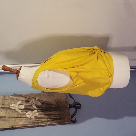 JOIE Top Large Bright Yellow Sleeveless Crop Twist 💛 - Picture 3 of 5